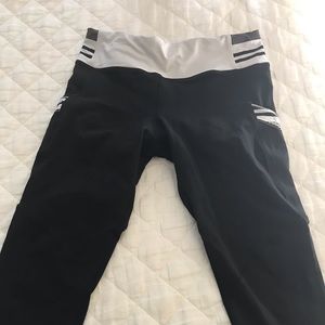 Lululemon cropped work out pants